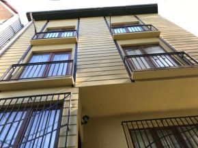  Nina's Guest House  Батуми